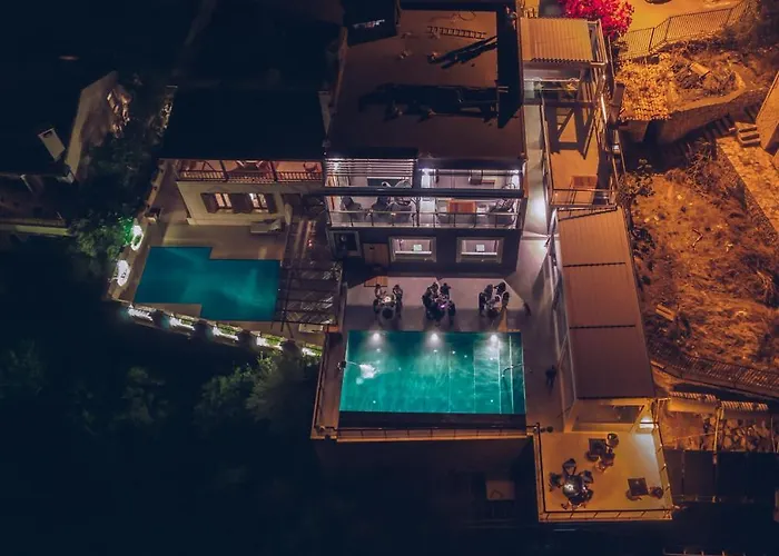 Un Готель Каш