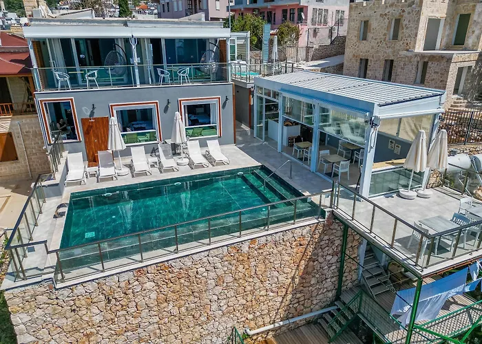 Un Готель Каш