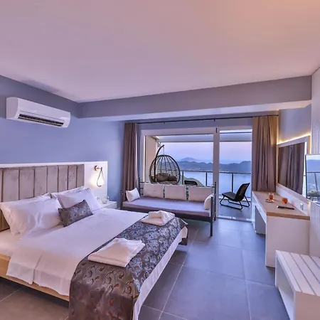 Hotel Un *