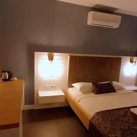 Hotel Un *