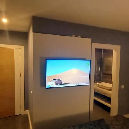 Hotel Un *