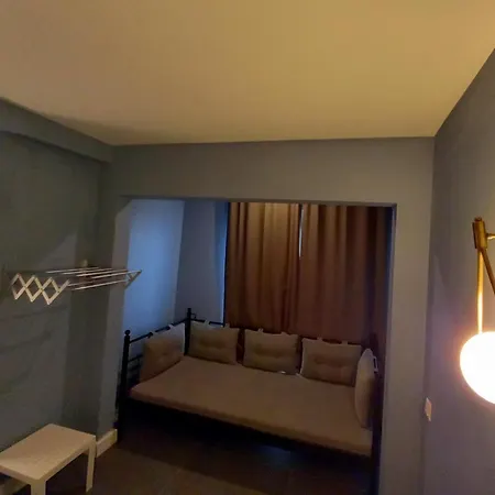 Hotel Un *