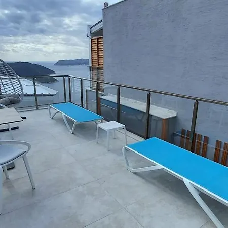 Hotel Un *